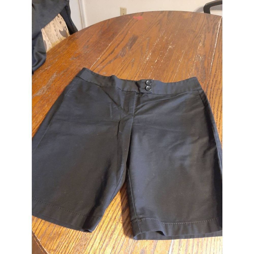 Size 6P Ann Taylor Petite Signature Fit Lower on the Waist Black Shorts 2 Button